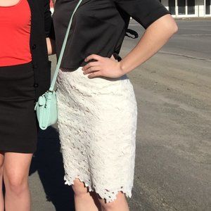 White lace fitted skirt bar III